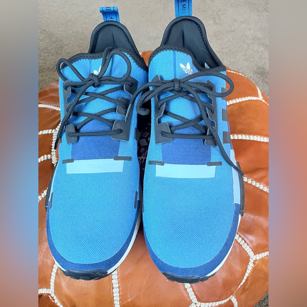 Mens size 11.5 Adidas running shoes.